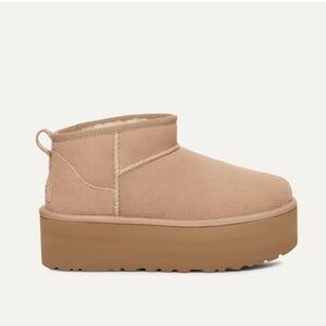 UGG Women's Platform Ankle Boots - Tan